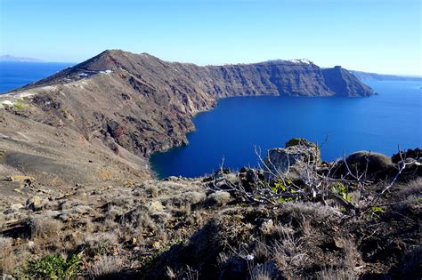 The best photo spots along the Fira to Oia hike - Sightseeing Scientist