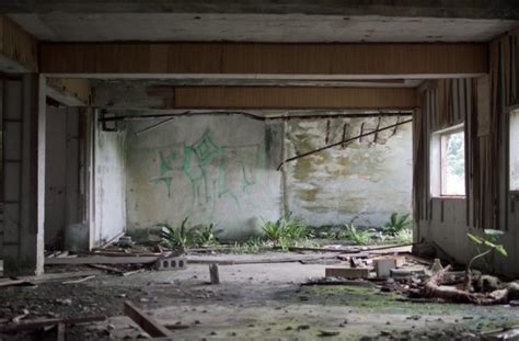 Haunted Hotel: Unfinished Abandoned Okinawa Resort Inn - WebUrbanist