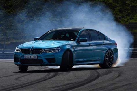 BMW M5 Drifts Flat-Out In Fifth Gear