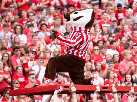 19 great photos from the Badgers' home opener win - OnMilwaukee