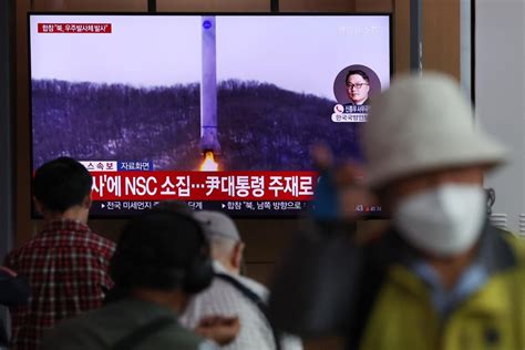 North Korean spy satellite launch fails, splashes into sea - UPI.com