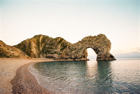 Rock Formations in Durdle Door England - Entouriste