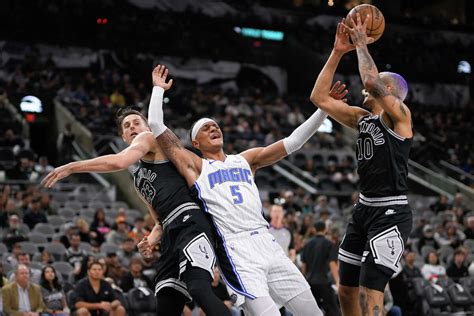 Zach Collins, 3-point barrage lead Spurs past Magic