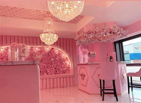 Pink Salon Decor, Pink Nail Salon, Nail Salon Interior, Salon Suites ...