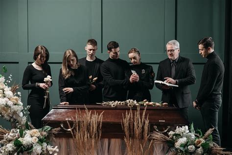 The 6 Important Guidelines about Basic Funeral Etiquette - Evergreen ...