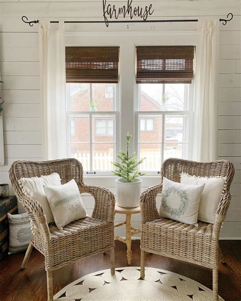 21 Cozy Farmhouse Accent Chairs for Relaxing