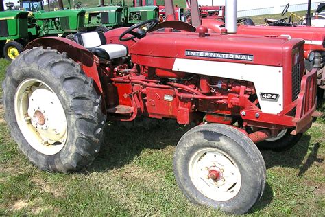 International Harvester 424 - Tractor & Construction Plant Wiki - The ...