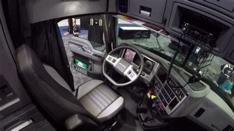 'Not a me-too truck': Inside the Mack Anthem cab