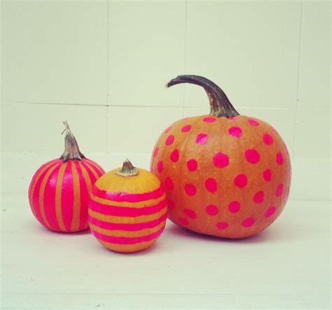 pink pumpkins Halloween Pumpkins Painted, Pink Halloween, Painted Pumpkins, Happy Halloween ...