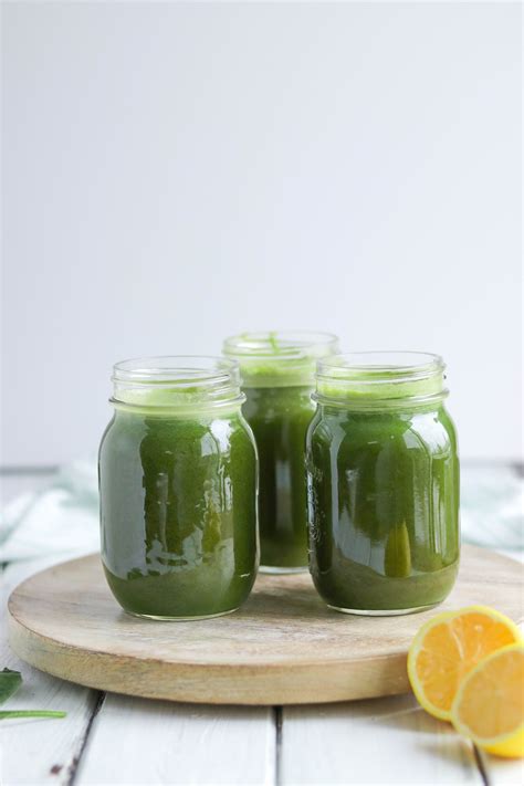 The Best Detox Green Juice Recipe EVER! - Nikki's Plate