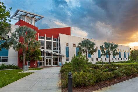 Academic and Laboratory Science Building at Broward College South ...