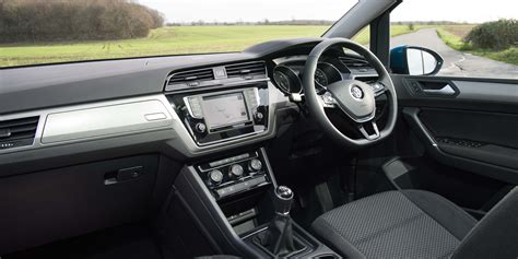 Volkswagen Touran Interior & Infotainment | carwow