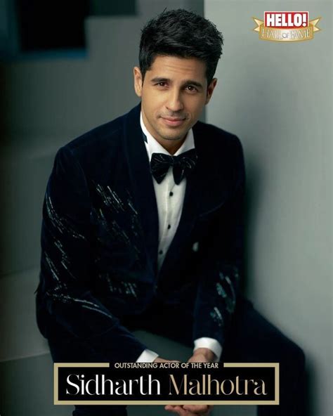 4 Poses To Learn From Sidharth Malhotra For A Handsome Hunk Photoshoot | IWMBuzz