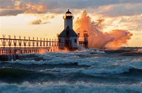 Photo Friday: Chasing Lake Michigan waves | Great Lakes Echo