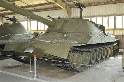 erfahrene schwerer Panzer is-7 (Joseph Stalin-7) im Museum von gepanzerten Fahrzeugen, Kubinka ...