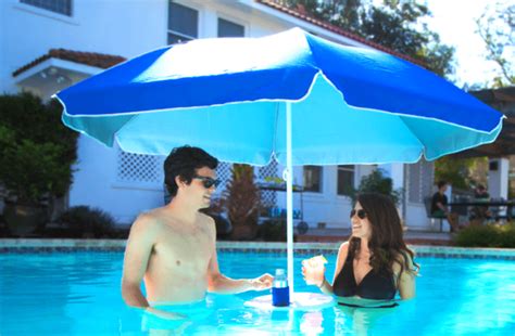 Beat the summer heat with world’s first floating pool umbrella - Homecrux