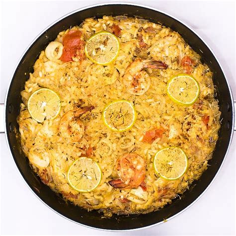 Easy Spanish Paella Recipe with Seafood [+Video] | Masala Herb