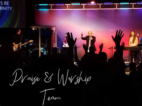 Praise and worship team - CHURCHGISTS.COM