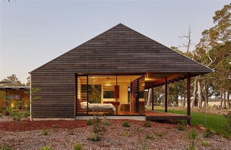 Modern Australian Farm House with Passive Solar Design