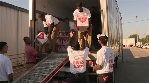 Mattress Mack, Gallery Furniture to feed 10,000 on Thanksgiving