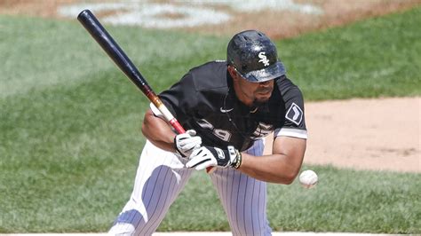 White Sox MVP José Abreu leaves game after being hit by pitch | RSN