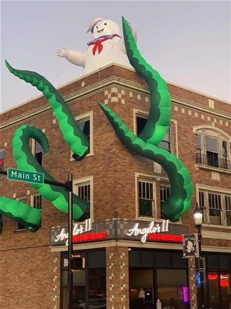 Restaurant Totally Nails Their ‘Ghostbusters’ Decorations For Halloween | 12 Tomatoes