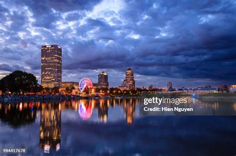 70 Milwaukee Skyline Night Stock Photos, High-Res Pictures, and Images ...