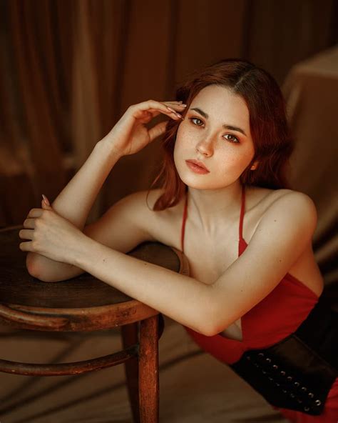 Ksenia Sergeeva, femme, Nadezhda Tretyakova, rousse, taches de rousseur ...