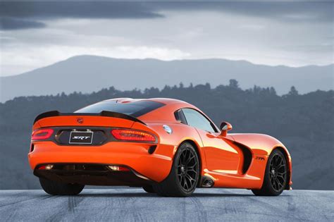 Dodge Viper SRT 2014: Tiene un potente motor de gasolina atmosférico V10 de 8.4 litros OHV ...