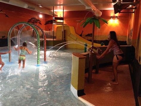 Chessington Safari Hotel Pool: Pictures & Reviews - Tripadvisor