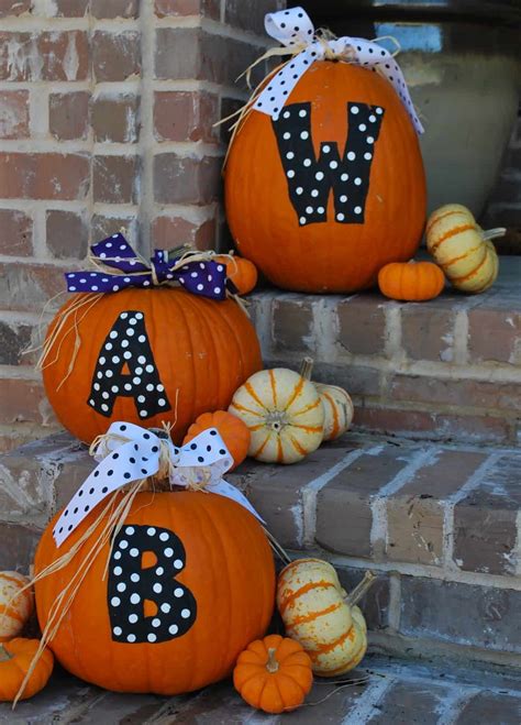 25 Easy Pumpkin Painting Ideas That Look Cute (2022 Edition)