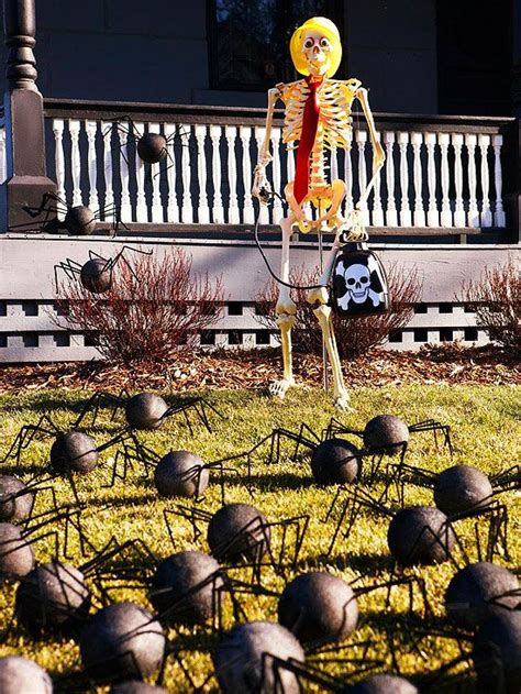 Hilarious Skeleton Decorations For Your Yard on Halloween