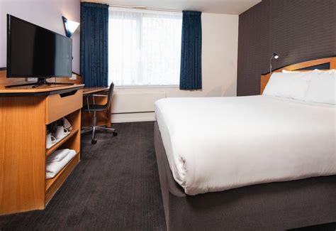 Holiday Inn Express Bristol City Centre | LateRooms