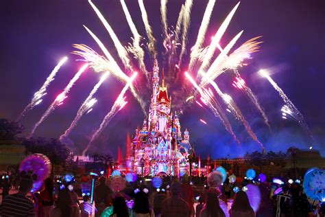 New nighttime show debuts at Hong Kong Disneyland on June 18
