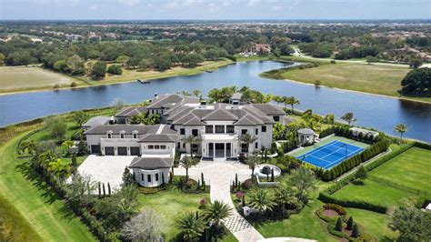 Outrageous Florida Mansion Has 250,000-Gallon Saltwater Pool Inspired ...