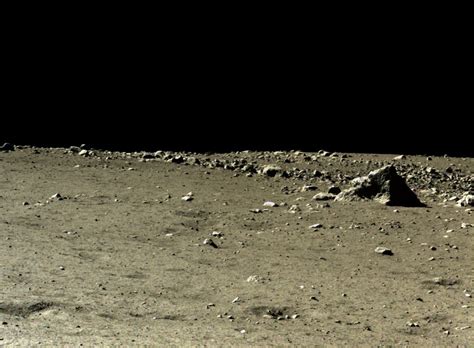 China releases HD true color images of lunar surface (13) - People's Daily Online