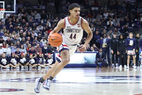 UConn men’s basketball 2021-22 player review: Andre Jackson - The UConn ...