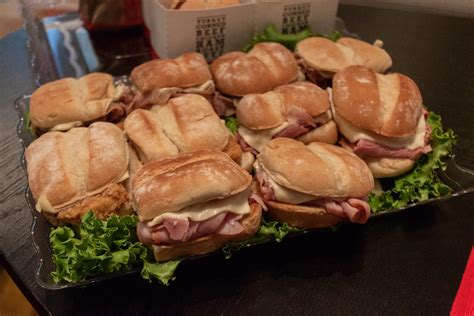 We tried Arby's new snack-sized sliders - Business Insider