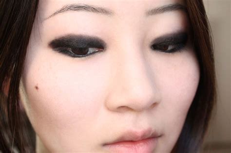 theNotice - How-to: Dramatic smokey eyes (with a bit of extra sparkle ...