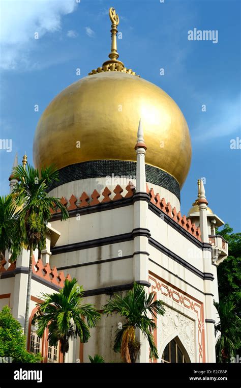 Singapore, Kampong Glam district, the Sultan mosque Stock Photo - Alamy