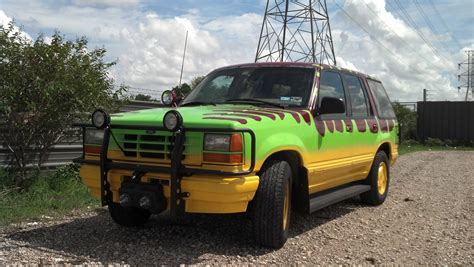 Geek Art Gallery: Vehicle: Jurassic Park Ford Explorer