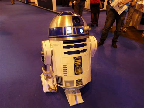 Full Size Remote Control R2D2 Robot Droid Roams the Aisles | Gadgets And Gizmos