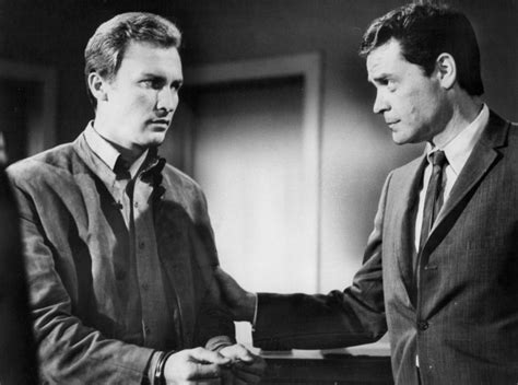 File:Roy Thinnes Lee Farr The Invaders 1967.JPG - Wikimedia Commons