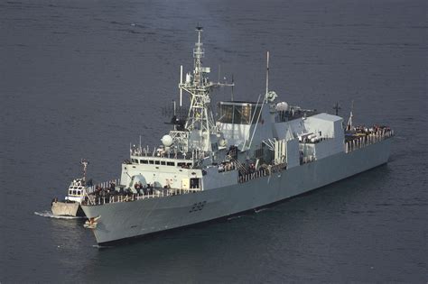 File:Canadian Navy HMCS Winnipeg FFH338.JPG - Wikipedia