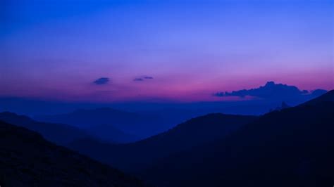 Premium Photo | Purple sunset in the mountains