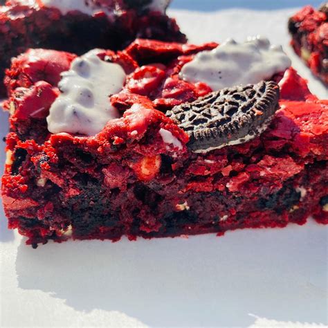 Red Velvet Oreo Brownies – KimmyYumYum Kookies