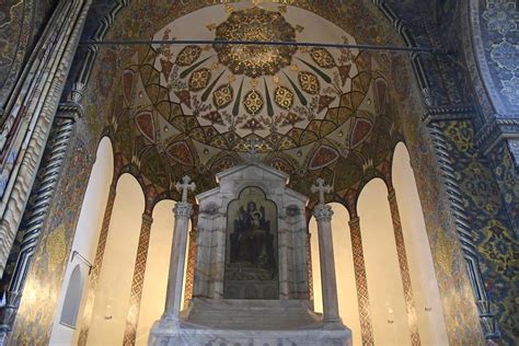 Etchmiadzin - Cathedral; Inside (2) | Around Yerevan | Pictures | Armenia in Global-Geography