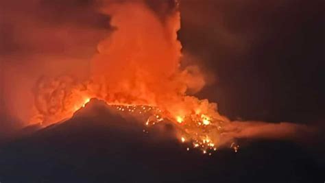 Indonesia Volcano Eruption 2025 - Ian Lyman