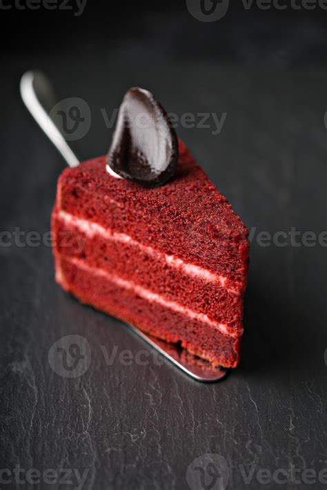 Red velvet cake slice 15758053 Stock Photo at Vecteezy