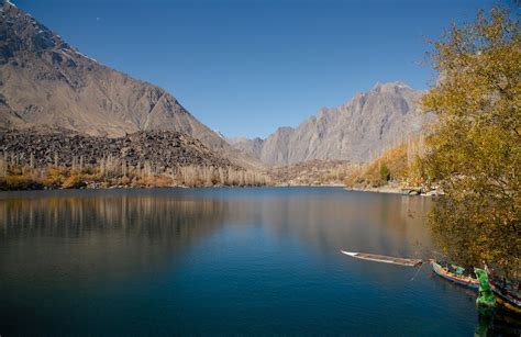 Majestic Mountains and Lake · Free Stock Photo